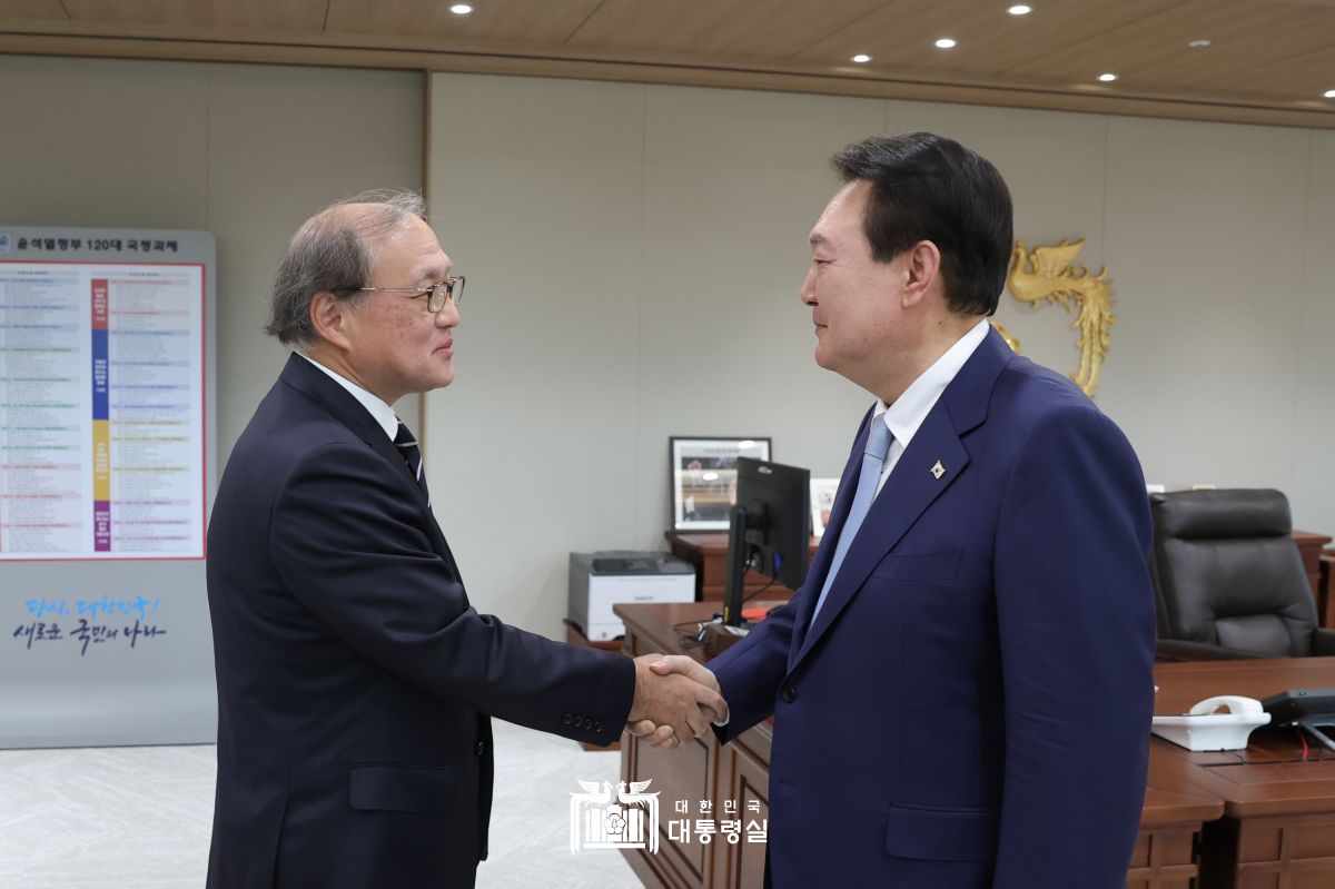 아키바 다케오 日 국가안전보장국장 접견