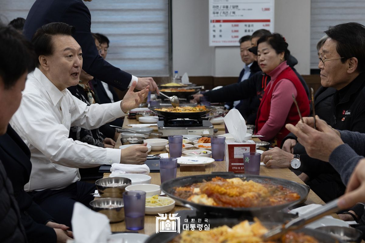 상인들과 부대찌개 오찬