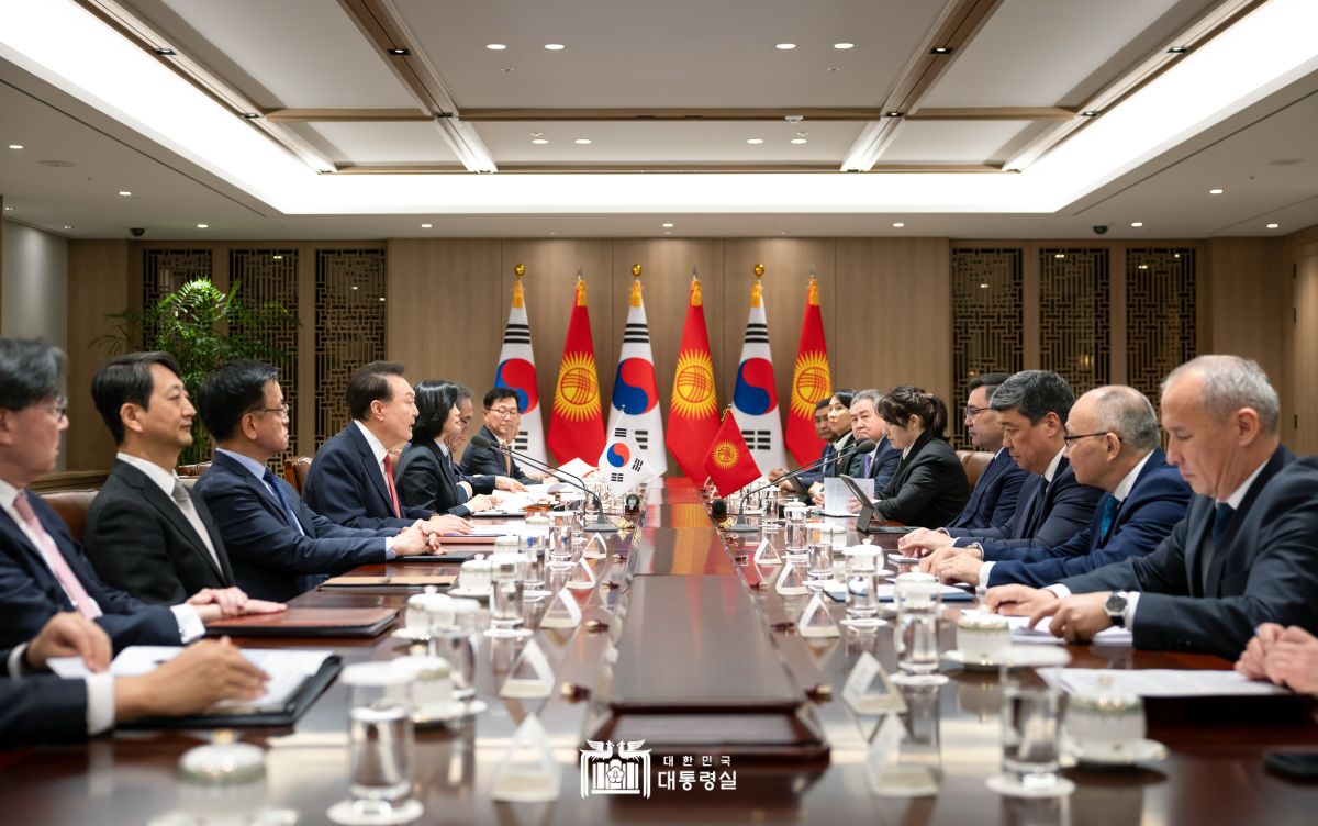 "수교 32년 만에 포괄적 동반자 관계 수립... K-실크로드 구상에 따라 전략적 파트너십 구축" 썸네일