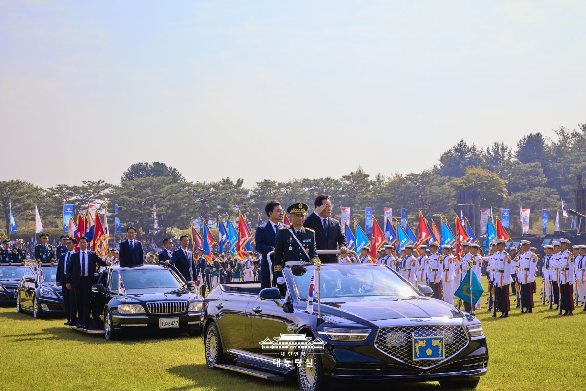 '국민의 군대'와 함께, 강력한 자주국방의 길을 향해 나아가겠습니다 썸네일