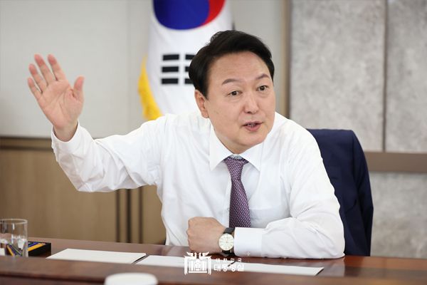 첫 수석보좌관회의 주재