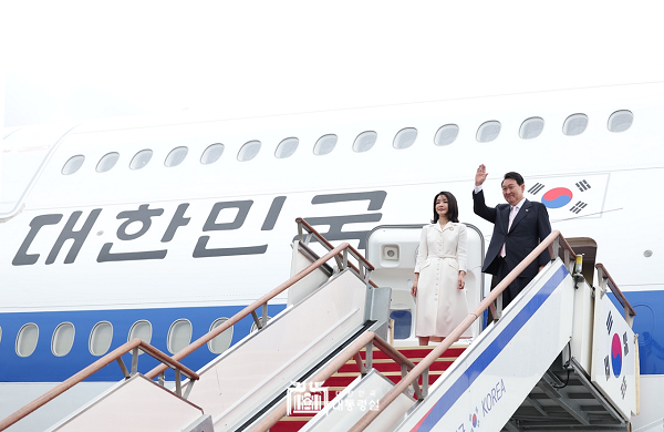 NATO 정상회의 참석차 출국